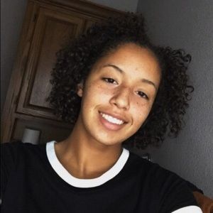 Meet your Posher, Adrianna